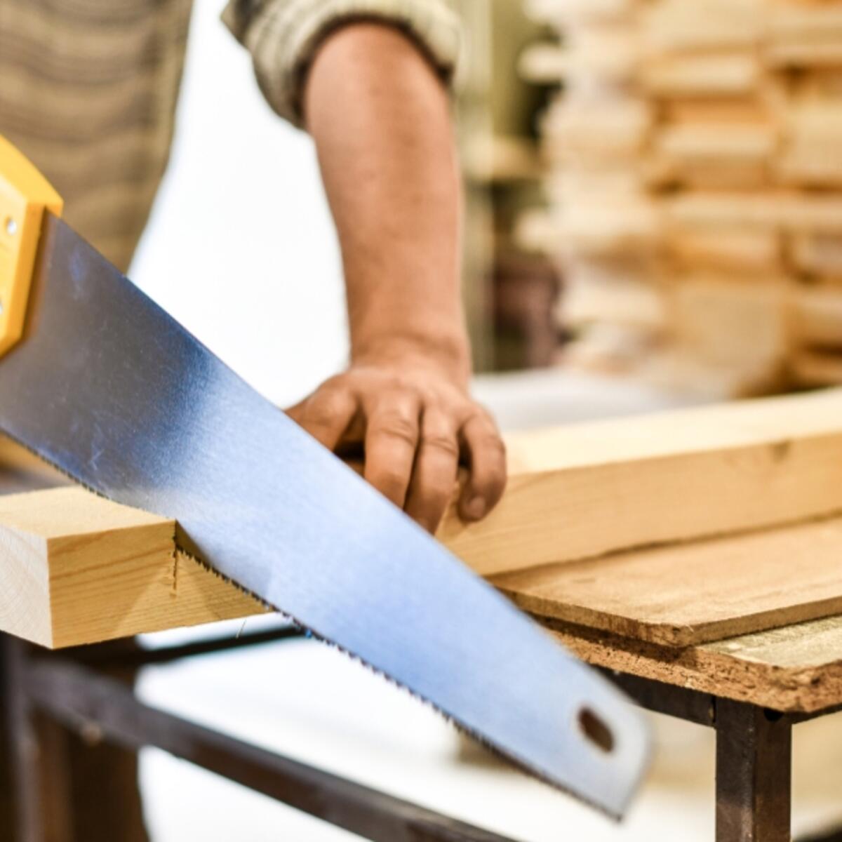 Werkzeuge Verkäufe -Werkzeuge Verkäufe holzsaegen aufmacher 1222566134 gettyimages
